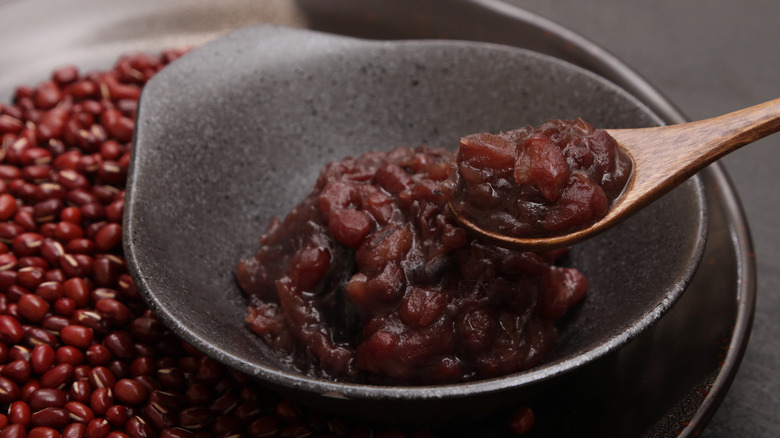 cooking sweet red bean paste