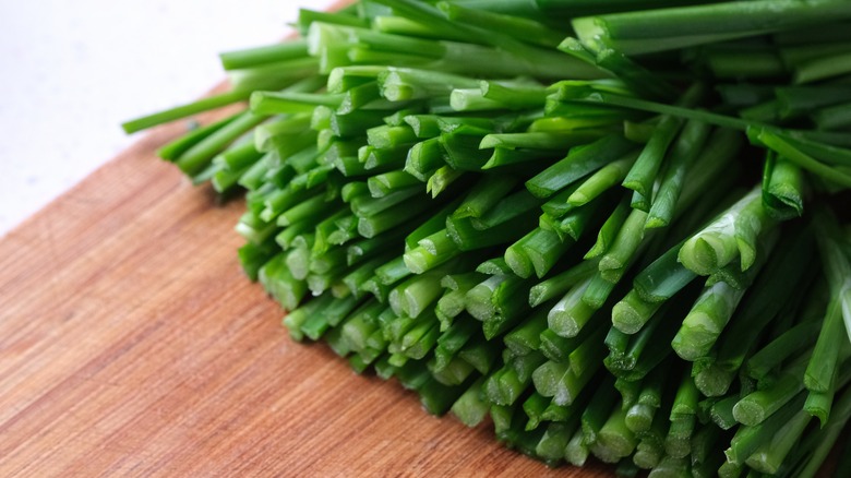 Chopped green chives