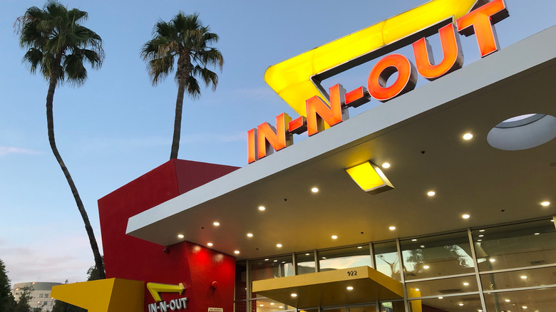 In-N-Out store sign