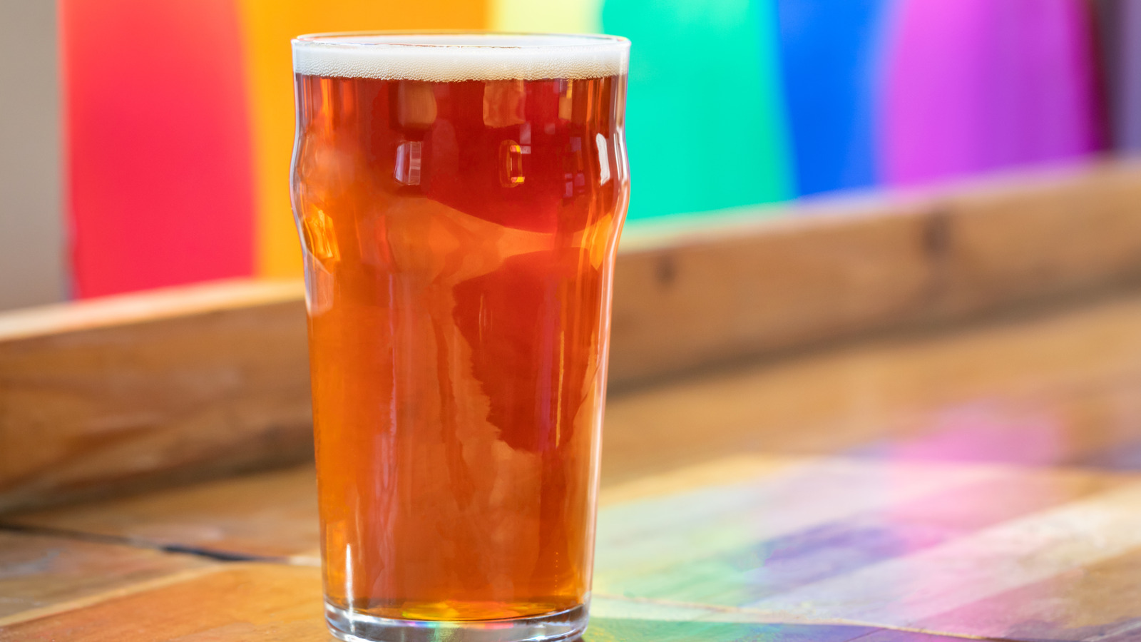 https://www.thedailymeal.com/img/gallery/what-it-means-when-your-pint-glass-has-a-bulge/l-intro-1669903396.jpg