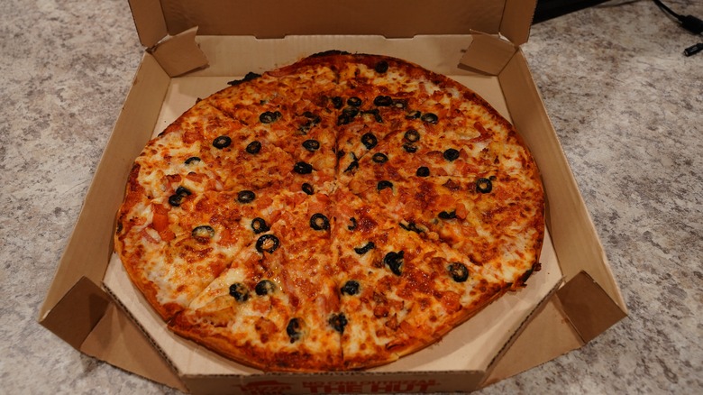 thin crust pizza hut pizza