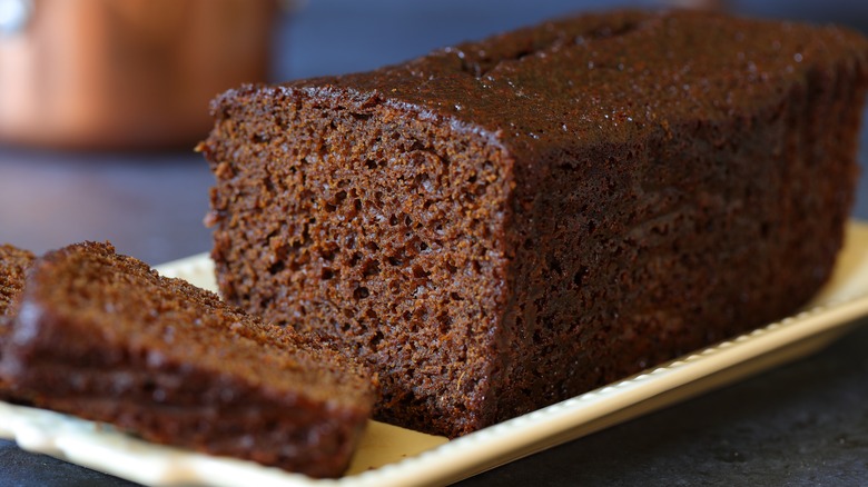 Dark syrup loaf cake