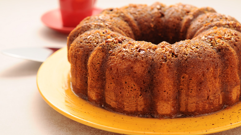 Dark and moist bundt cake