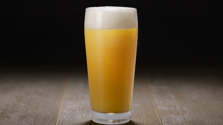 glass of hefeweizen