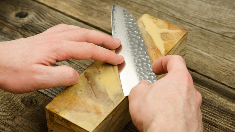 Sharpening a santoku knife