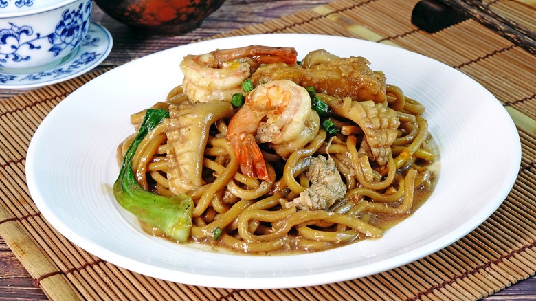 Hokkien mee with egg noodles