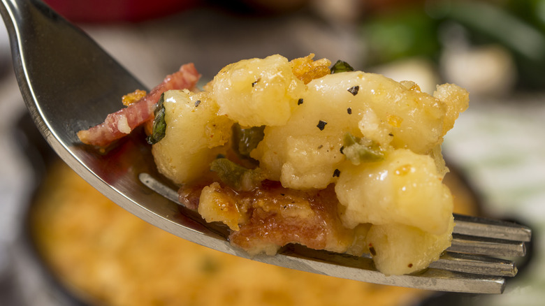 Up close of a fork holding bacon mac and cheese