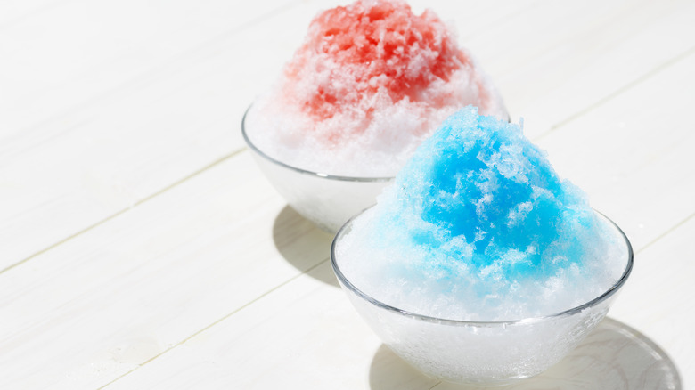 Red and blue kakigori in two clear glass bowls