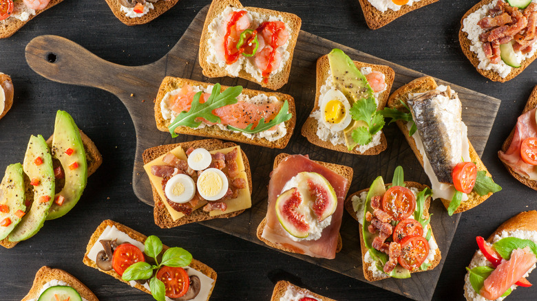 A variety of toasts on wooden board