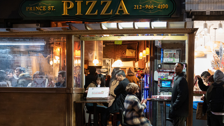 NYC pizza shop Prince St. Pizza