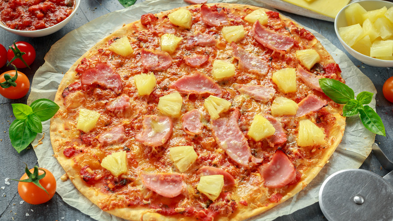 Hawaiian pizza with ham