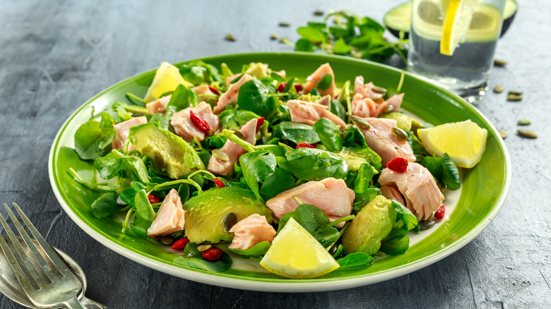 A hearty salad with tuna, avocado, and greens 