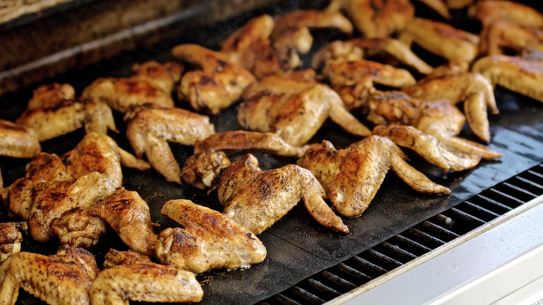 chicken wings on grill mat