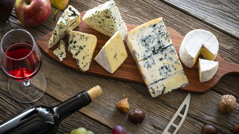 Various blue cheeses with wine