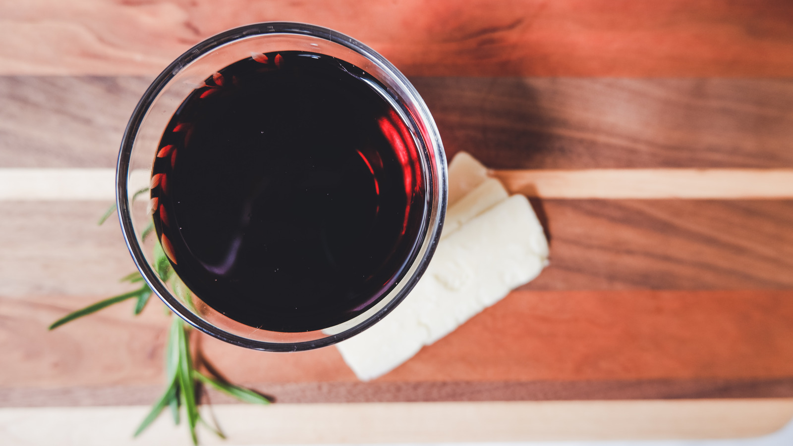 What To Consider When Pairing Mulled Wine With Cheese