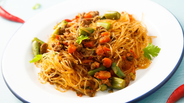 Noodles with beef and vegetables