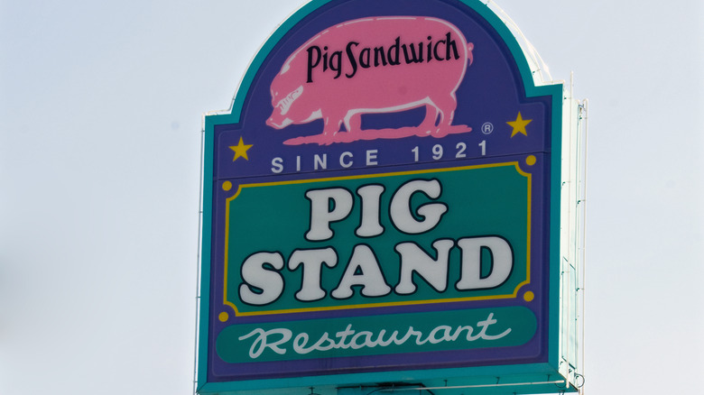 Pig Sandwich store sign
