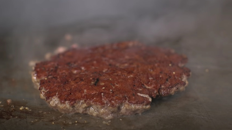 caramelized smashburger on griddle 