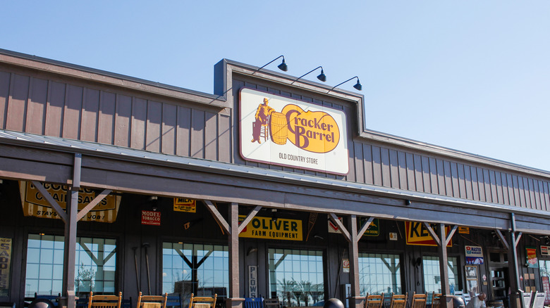 Cracker Barrel exterior