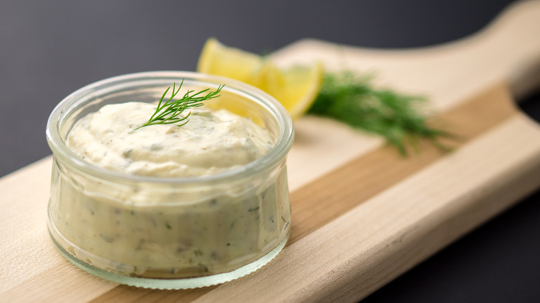 tartar sauce with dill lemon