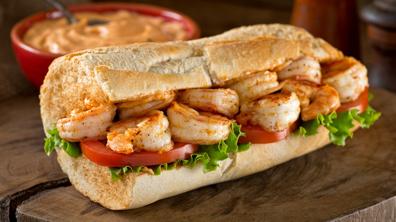 shrimp po boy with remoulade