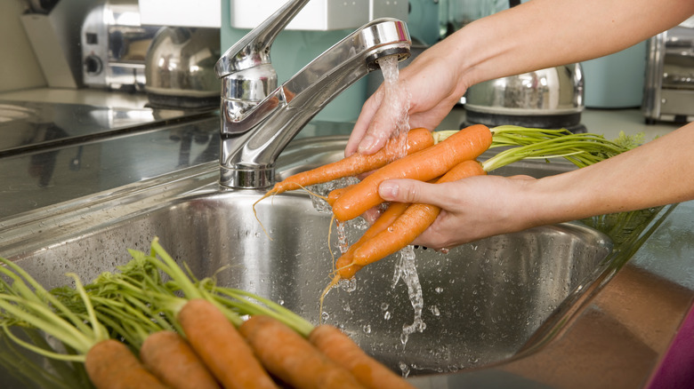 Washing carrots