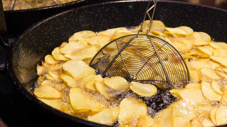 Chips in a deep fryer