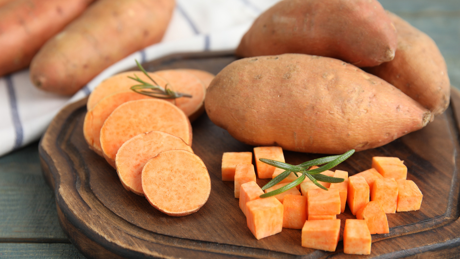 https://www.thedailymeal.com/img/gallery/whats-the-best-way-to-freeze-sweet-potatoes/l-intro-1692211484.jpg