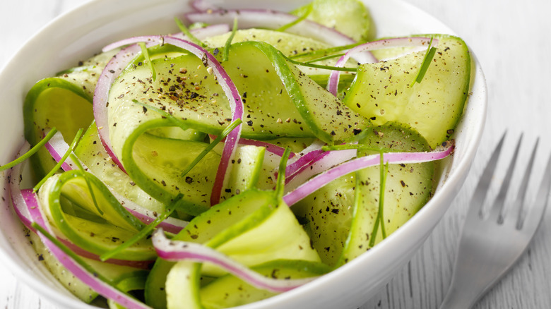 cucumber salad with onions