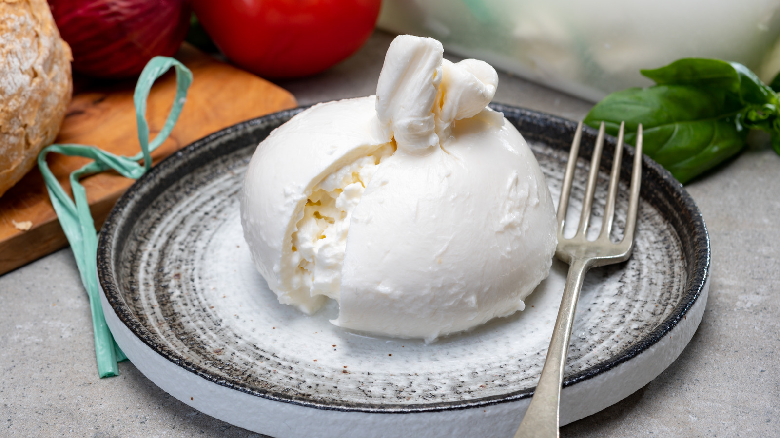 What s The Difference Between Burrata And Mozzarella 