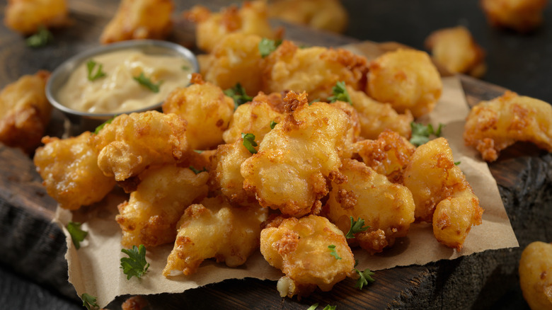 plate of fried cheese curds