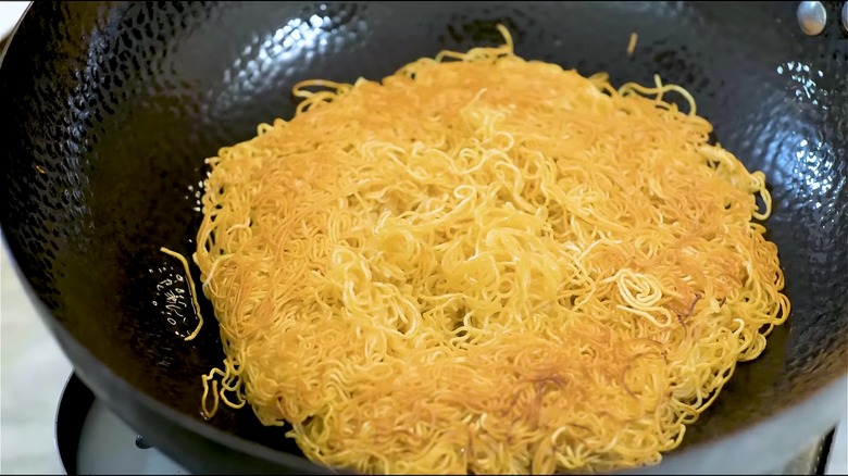 Frying noodles for chow mein