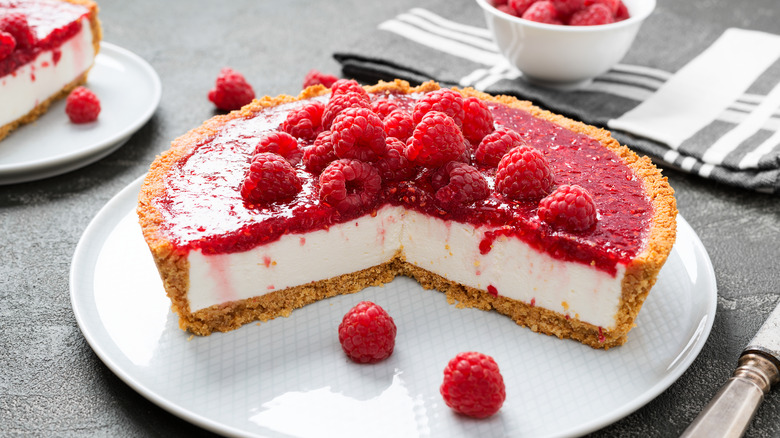 Cream cheese pie with raspberry topping