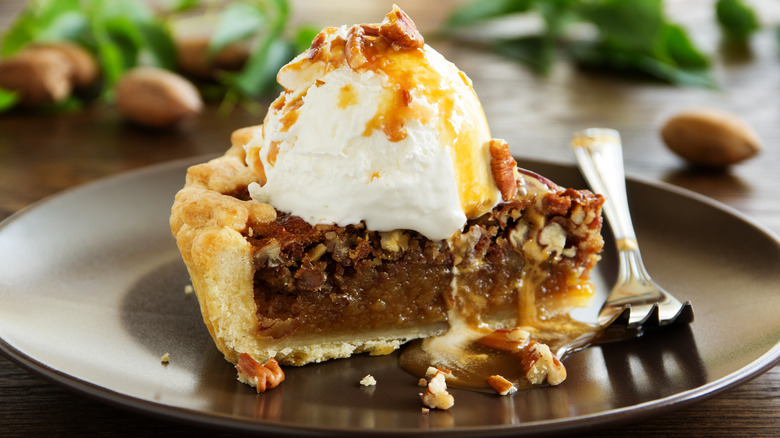 Pie with ice cream