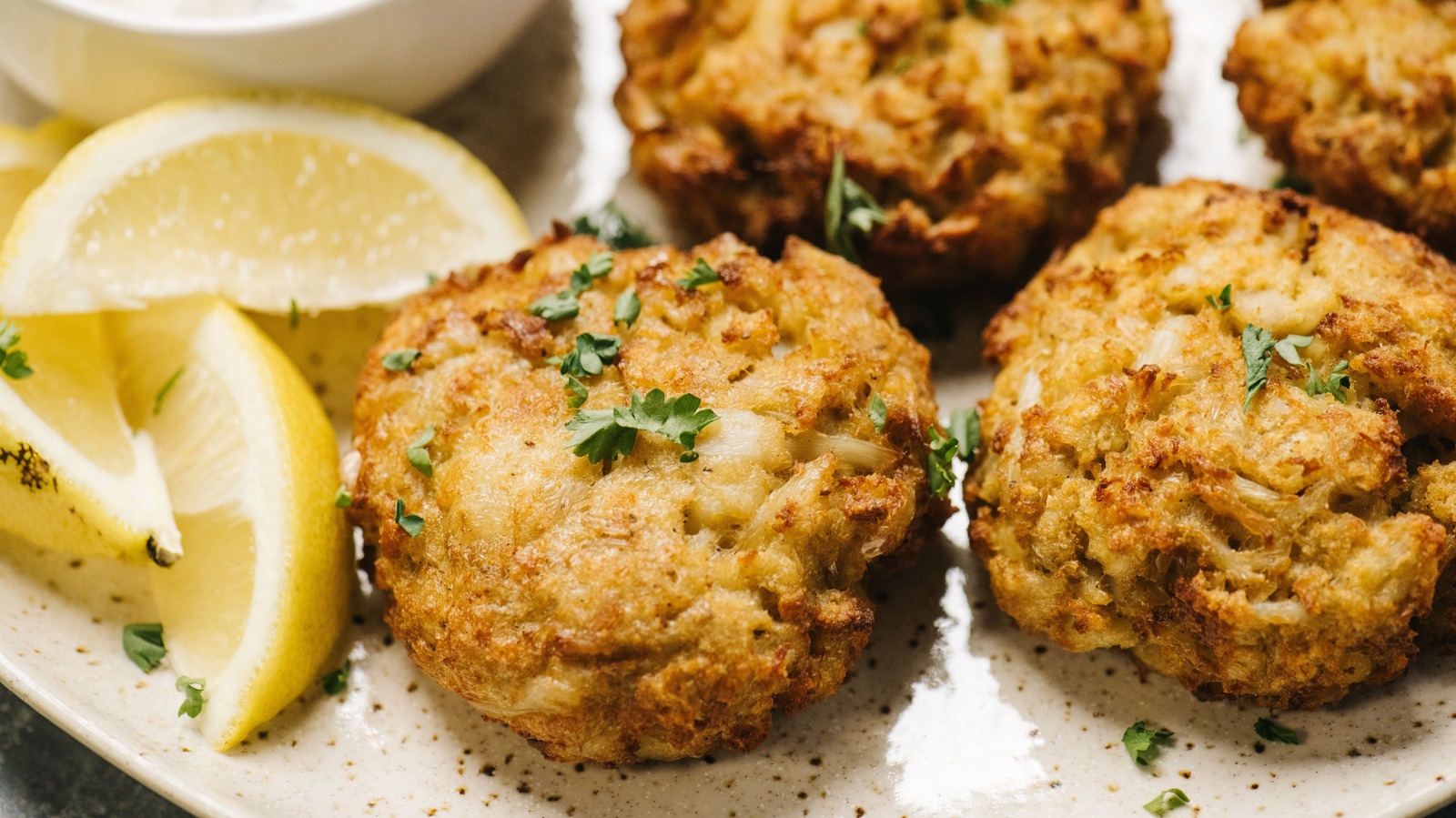 What's The Difference Between Deviled Crab And Crab Cakes?