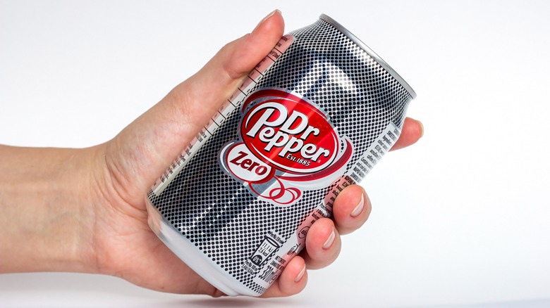 Dr Pepper zero sugar can