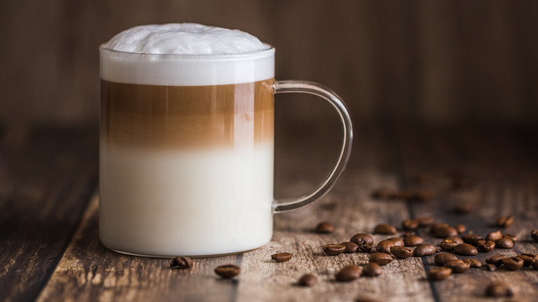 Latte macchiato vs. cafe latte. How do they differ? :: Green Plantation