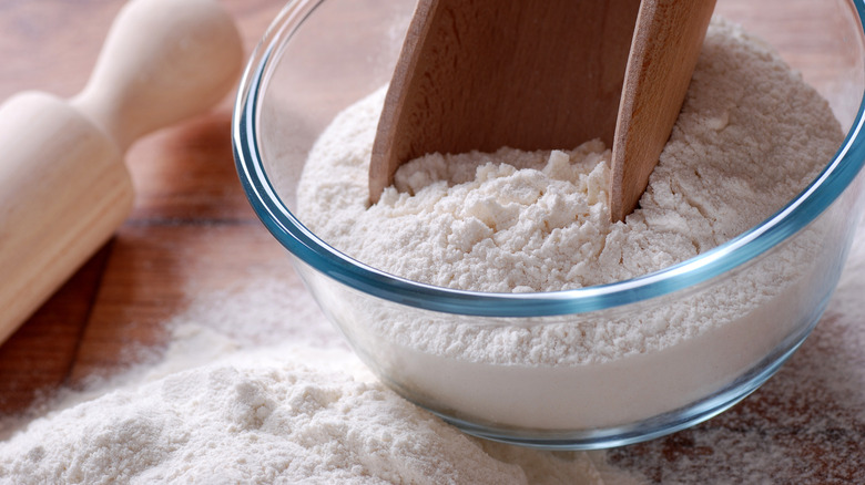 00 flour in glass bowl