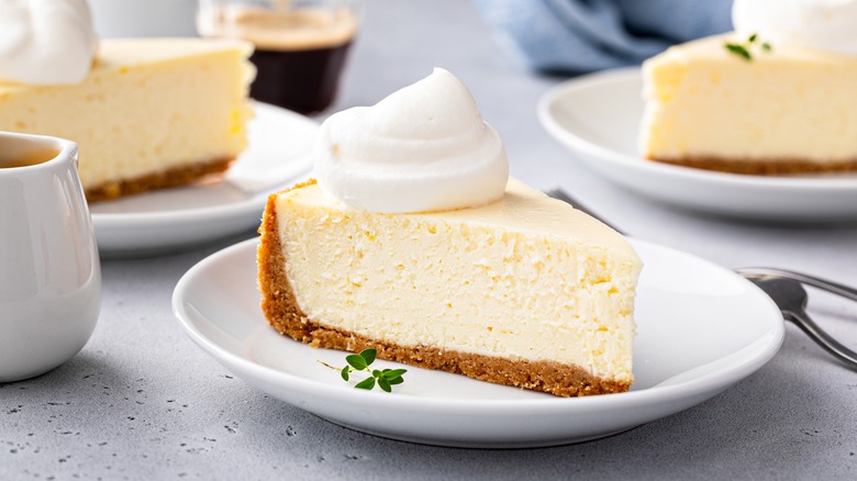 cheesecake slices with cream topping