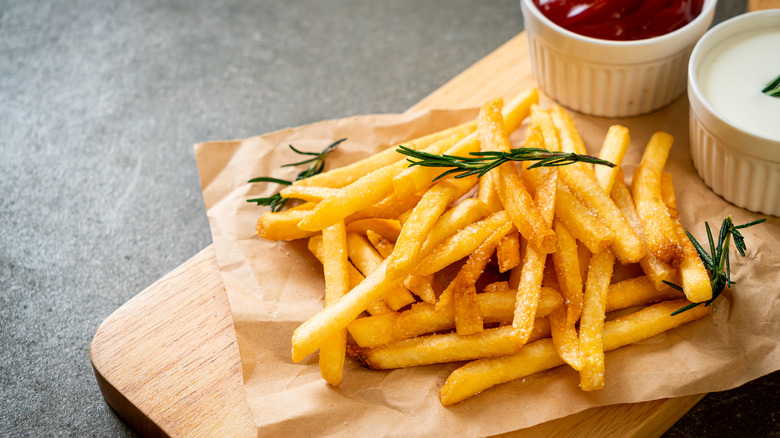 French fries with dipping sauce