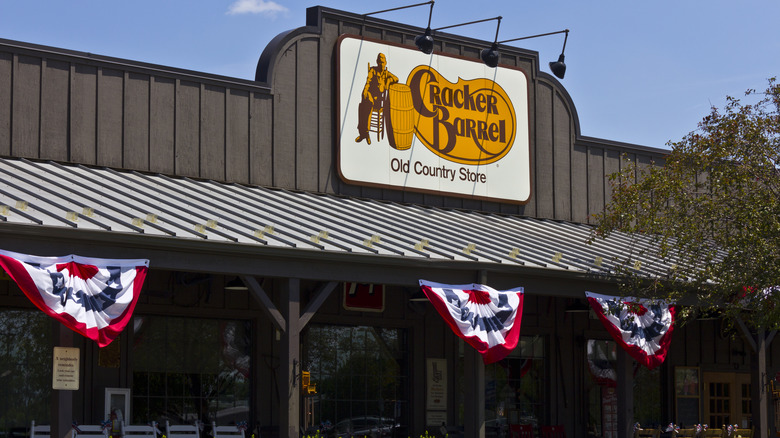 Cracker Barrel storefront