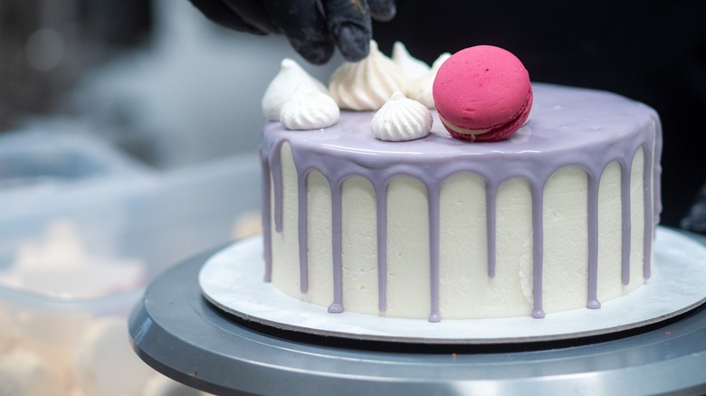 Cake on rotating stand