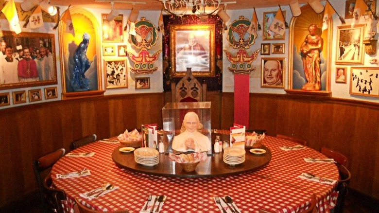 Buca di beppo Pope Room