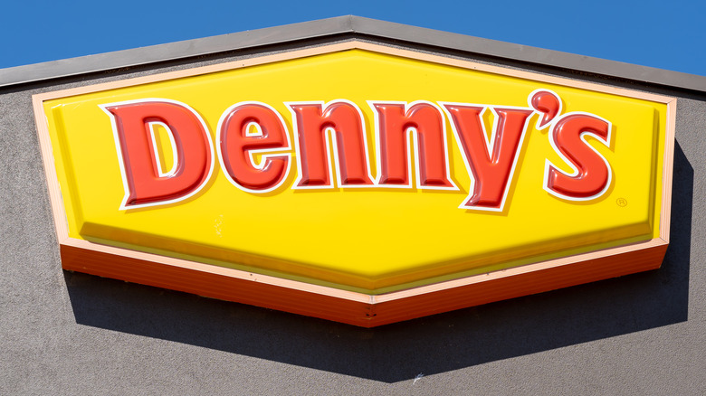 Denny's restaurant sign