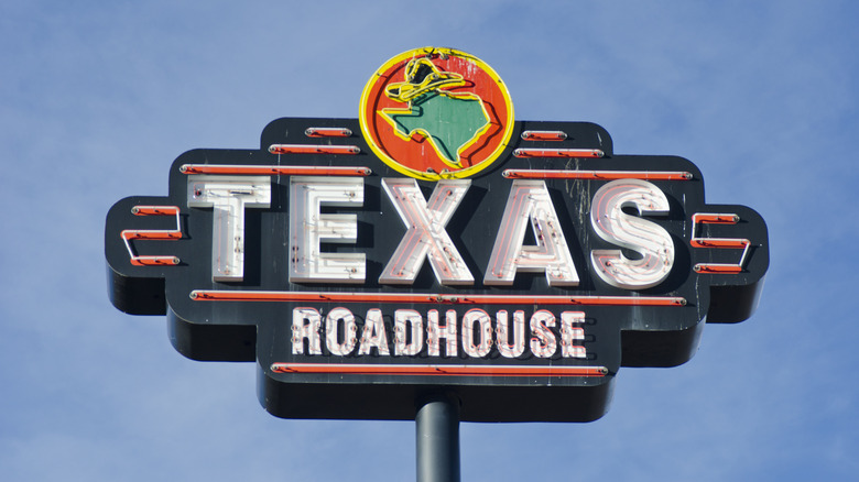 Texas Roadhouse signage