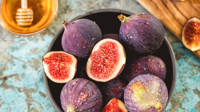 fresh figs with honey