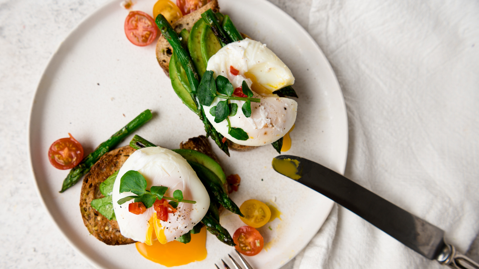 When It Comes To Poached Eggs, Fresher Is Better