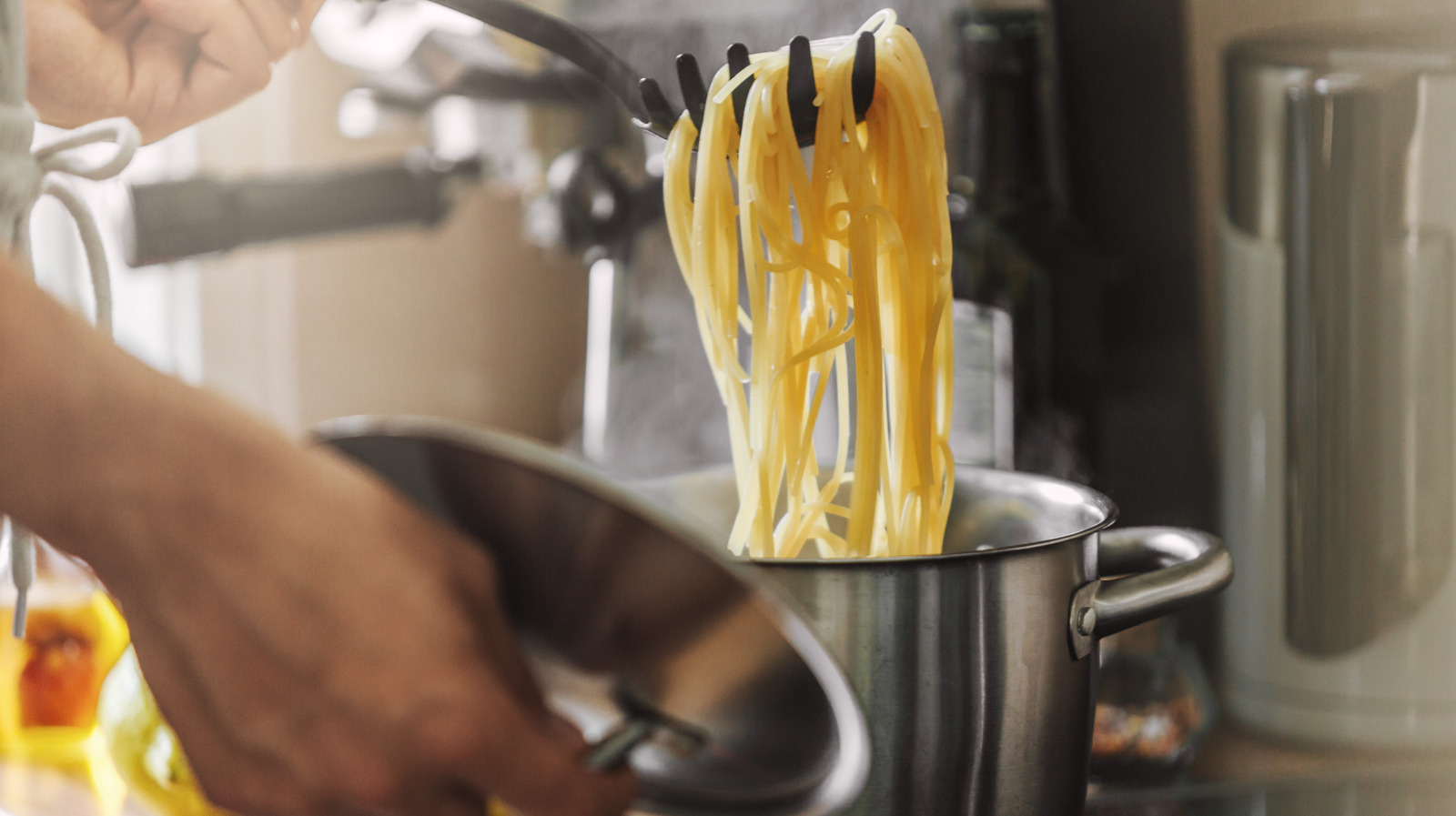 When You Should Be Adding Pasta To Boiling Water