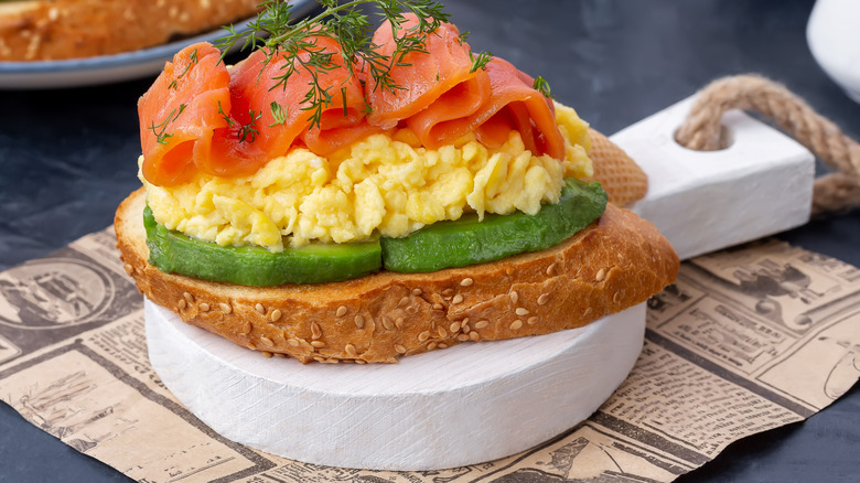Scrambled eggs with smoked salmon on toast