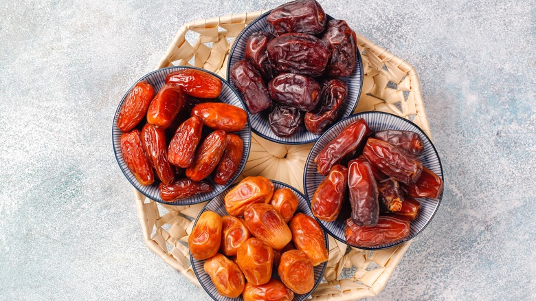 four date varieties served in bowls